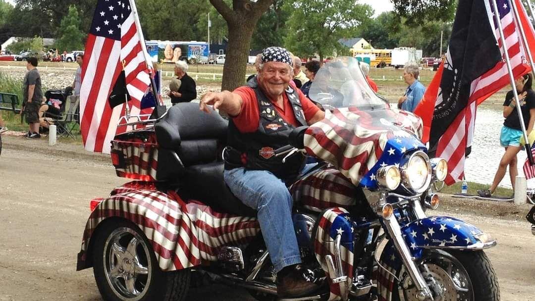 Patriotic motorcycle represents service of Nebraska veterans who've owned it